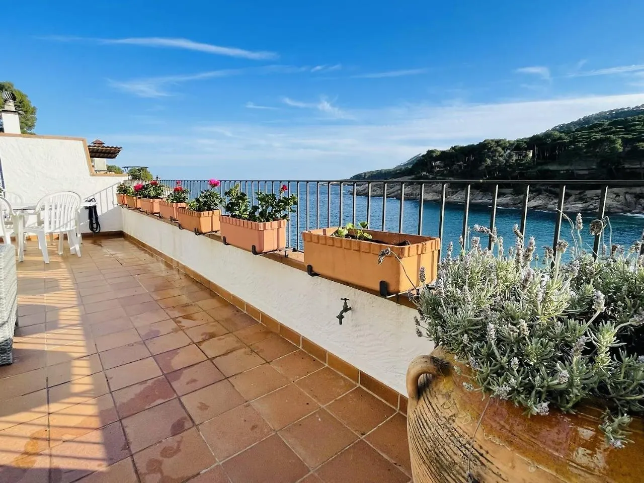Apartamento Tamariu Platja - Penthouse On Passeig Del Mar.
