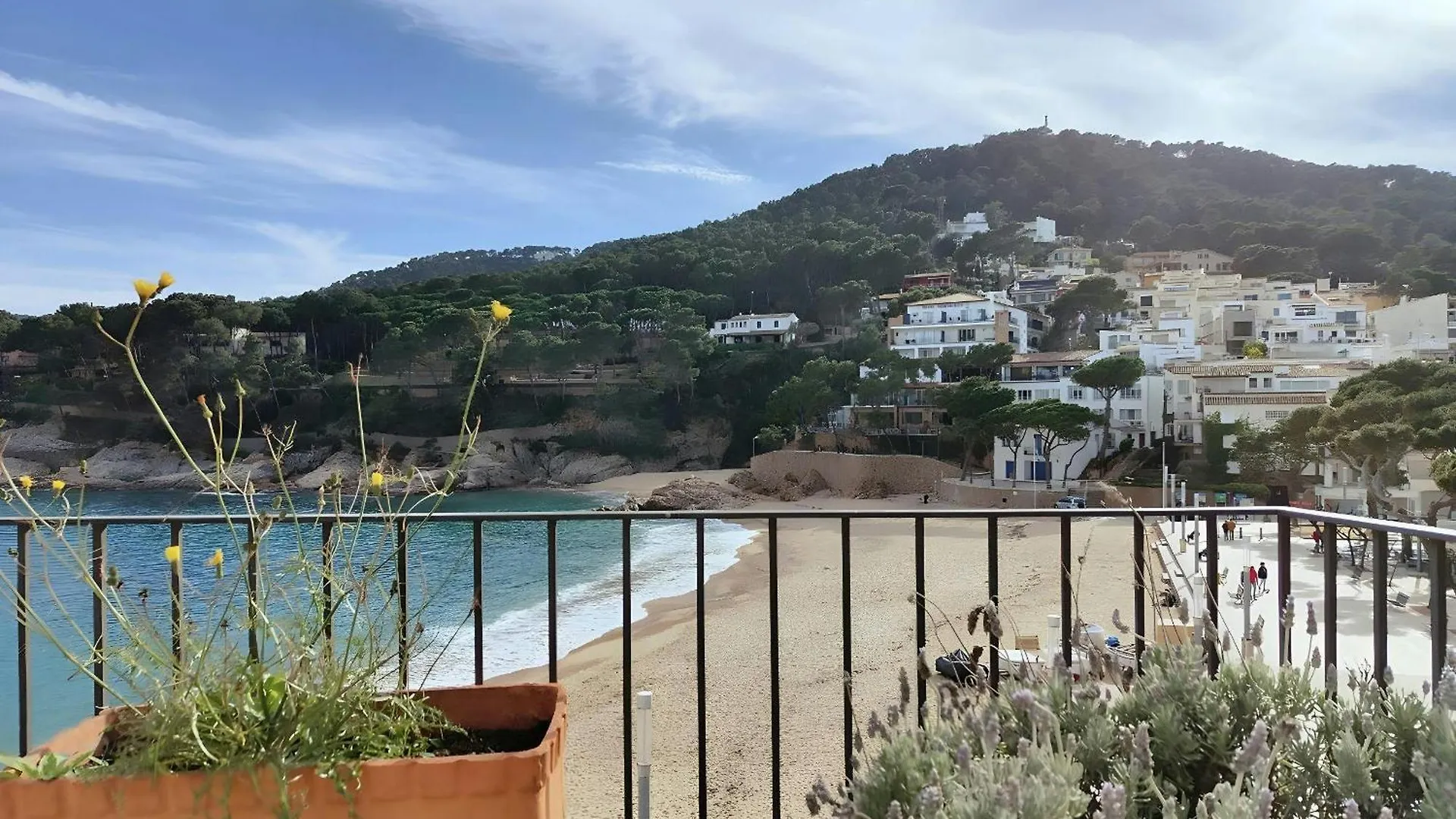 Apartamento Tamariu Platja - Penthouse On Passeig Del Mar.