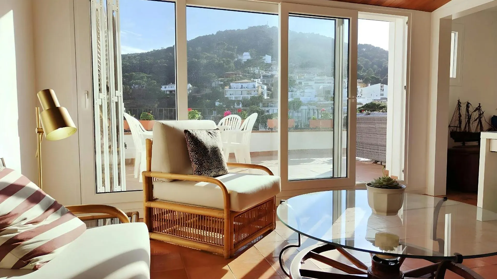 Apartamento Tamariu Platja - Penthouse On Passeig Del Mar. 0*,  España
