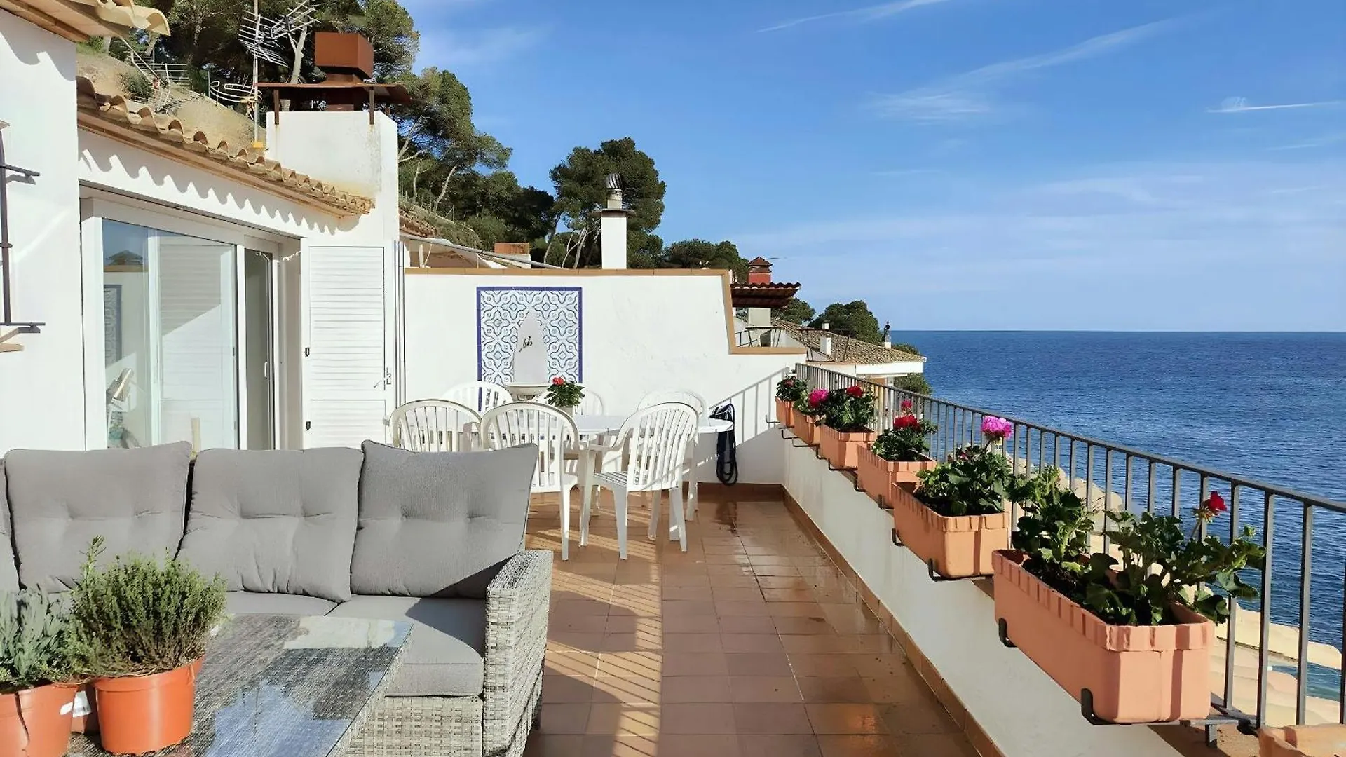 Apartamento Tamariu Platja - Penthouse On Passeig Del Mar.